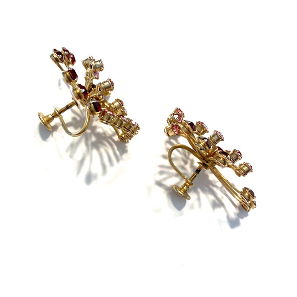 Vintage Mid Century Screwback Earrings Starburst Red & Pink Rhinestone on Gold - Picture 4 of 7